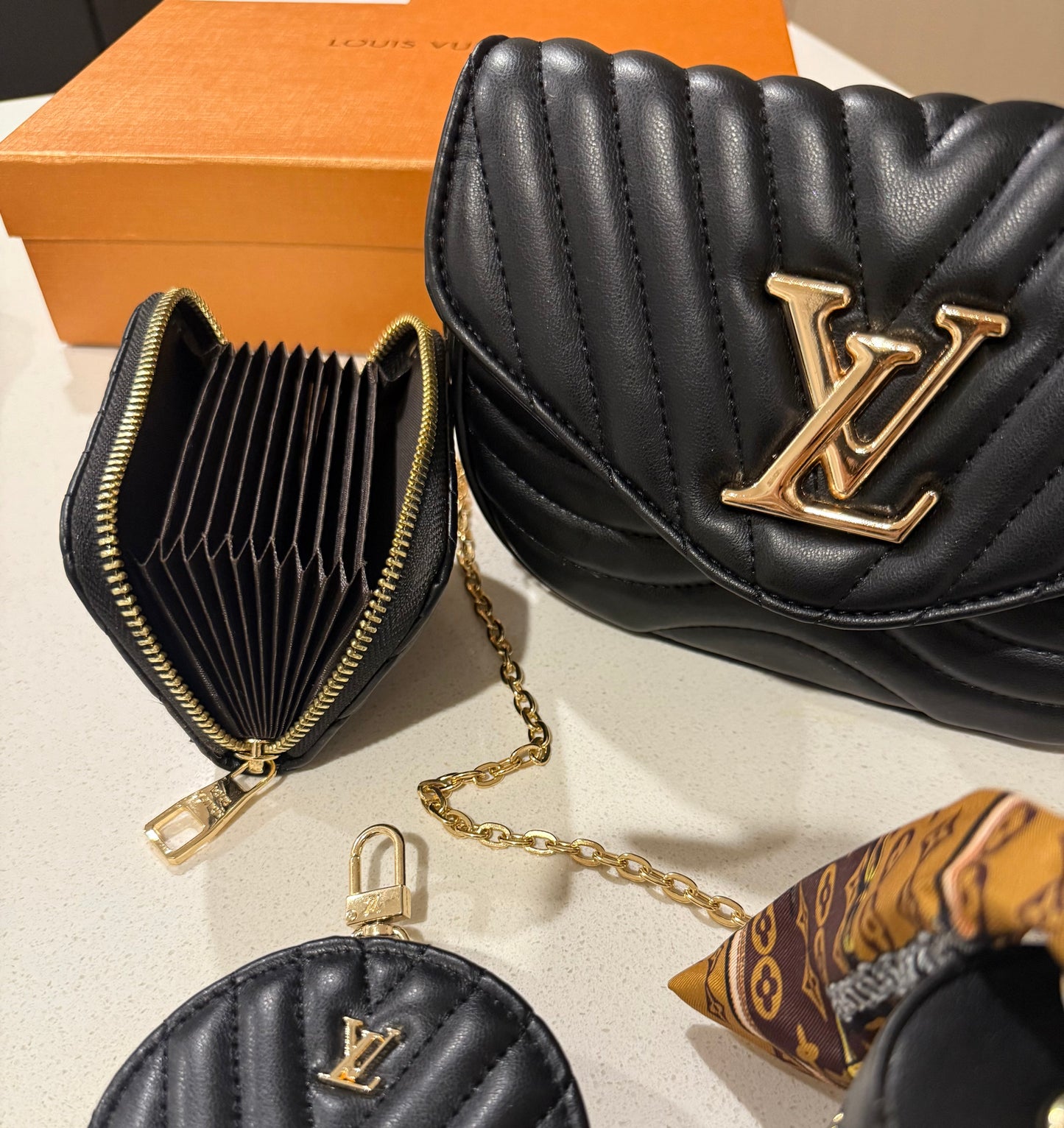 Special Gift Louis Vuitton Bag + Wallet + Accessories!